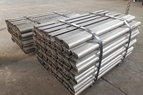 316L过热器管道防磨盖板