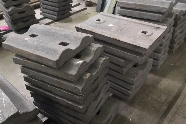 水泥厂磨机内部的衬板 水泥厂磨机内部的衬板