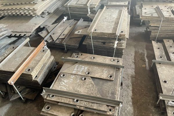 耐磨层Cr28弧形板