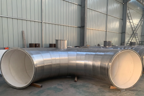 在工业生产中，物料输送管道常常面临磨损、腐蚀和高温等复杂工况的挑战.为了满足这些苛刻条件,物料管304管道+95氧化铝陶瓷的组合应运而生...