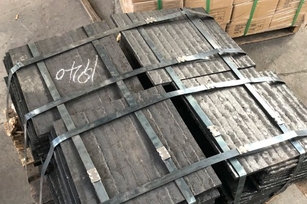 带式输送机堆焊耐磨衬板有哪些产品特性?【江河】 带式输送机堆焊耐磨衬板有哪些产品特性?【江河】