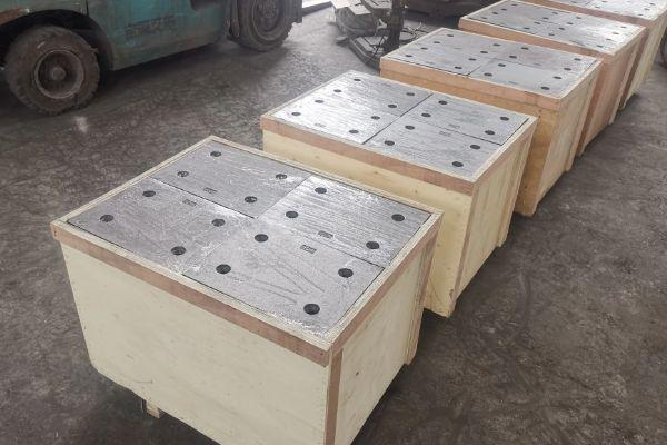 高强度高铬合金熔炼复合耐磨板